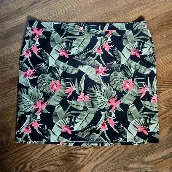 Reitman's Women's Tropical Inspired Mini Skirt - Size  XL - Picture 1 of 10